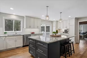 50 Hearthside Cir, Bedford, NH 03110 - Photo 4