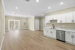 10100 S Willow St, Manchester, NH 03103 - Photo 2