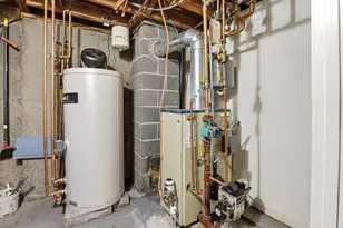 1069 Hayward St, Manchester, NH 03103 - Photo 44