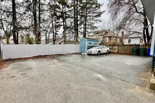 1069 Hayward St, Manchester, NH 03103 - Photo 4