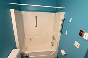 64 Dunbarton Rd, Manchester, NH 03102 - Photo 4