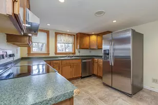 21 Hobart St, Concord, NH 03303 - Photo 4