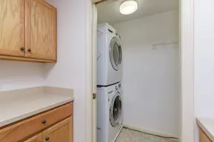 4 Crestview Cir, Londonderry, NH 03053 - Photo 8