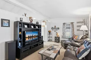 41 Mathew Cir, Goffstown, NH 03045 - Photo 10