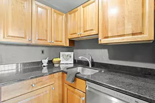 335 Cypress St, Manchester, NH 03103 - Photo 14