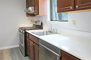 10 Killian Ct, Merrimack, NH 03054 - Photo 4