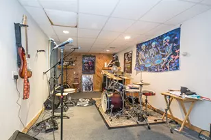 25 Pelham St, Nashua, NH 03063 - Photo 34