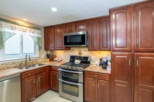 25 Pelham St, Nashua, NH 03063 - Photo 14