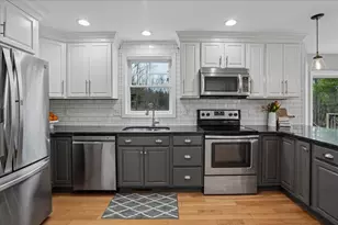 646 Haleigh&apos S Ct, Pembroke, NH 03275 - Photo 8