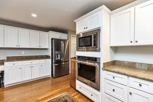 7 Village Woods Dr, Amherst, NH 03031 - Photo 10