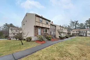 1 Stonegate Ln, Derry, NH 03038 - Photo 2