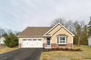 11 Castle Ct, Kingston, NH 03848 - Photo 1