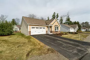 11 Castle Ct, Kingston, NH 03848 - Photo 2