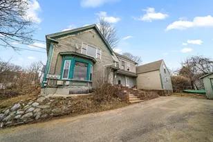 7 Elliott St, Laconia, NH 03246 - Photo 2