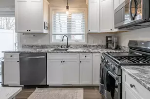 13 Sapphire Ln, Nashua, NH 03064 - Photo 10