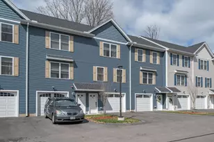 13 Sapphire Ln, Nashua, NH 03064 - Photo 2