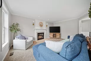 41 Drew Woods Dr, Derry, NH 03038 - Photo 4