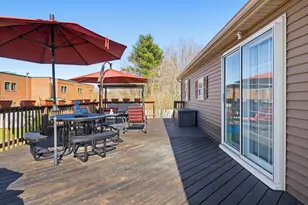 129 Brady Cir, Manchester, NH 03109 - Photo 12