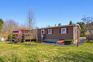 129 Brady Cir, Manchester, NH 03109 - Photo 8