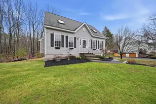 41 Drew Woods Dr, Derry, NH 03038 - Photo 2