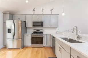 9 Springfield Dr, Hampstead, NH 03826 - Photo 4