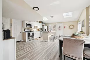 377 Smyth Rd, Manchester, NH 03104 - Photo 14