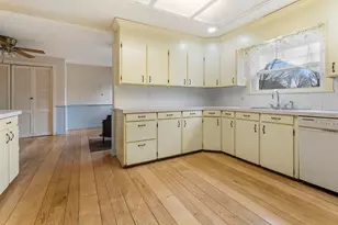 39 Rolfe St, Concord, NH 03303 - Photo 8