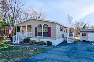 17 Winter St, Salem, NH 03079 - Photo 2