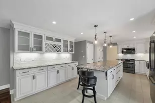 7 Leaor Cir, Hudson, NH 03051 - Photo 4