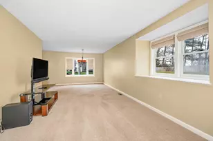 8 Fitzpatrick Cir, Nashua, NH 03063 - Photo 14