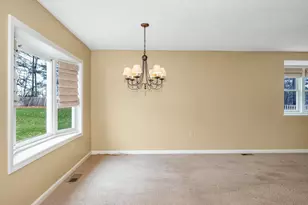 8 Fitzpatrick Cir, Nashua, NH 03063 - Photo 12