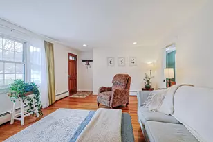 22 Tyler St, Salem, NH 03079 - Photo 6