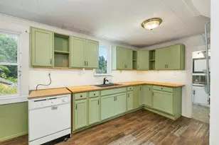7 Maple St, Farmington, NH 03835 - Photo 4