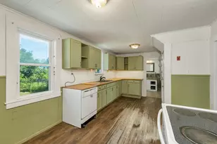 7 Maple St, Farmington, NH 03835 - Photo 2