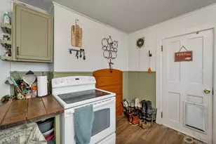 7 Maple St, Farmington, NH 03835 - Photo 4