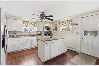 10 Saint Josephs Drive, Nashua, NH 03060 - Photo 8