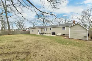 24 Healion St, Manchester, NH 03109 - Photo 8