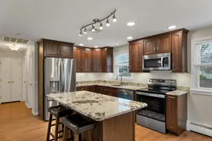 24 Healion St, Manchester, NH 03109 - Photo 10