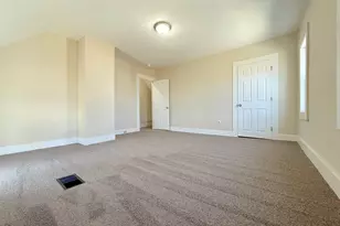 8 Holman St, Hillsboro, NH 03221 - Photo 16