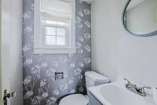 861 Beech St, Manchester, NH 03104 - Photo 16