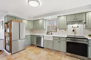 11 Elwood Rd, Derry, NH 03038 - Photo 4