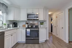 27 Bedard Ave, Derry, NH 03038 - Photo 16