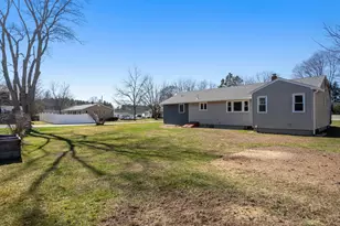 3 Exeter St, Derry, NH 03038 - Photo 30