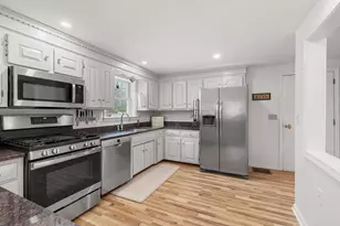 17 Custom St, Nashua, NH 03062 - Photo 8