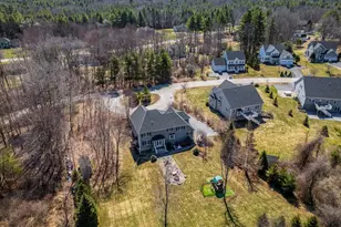 32 Olive Meadow Ln, Dover, NH 03820 - Photo 2