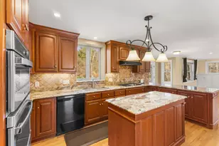 32 Olive Meadow Ln, Dover, NH 03820 - Photo 10