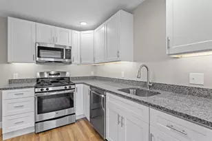 379 Huse Rd, Manchester, NH 03103 - Photo 20