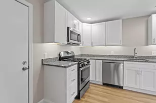 379 Huse Rd, Manchester, NH 03103 - Photo 16