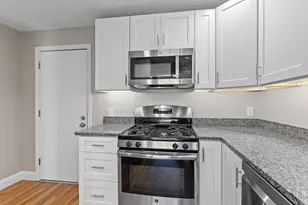 379 Huse Rd, Manchester, NH 03103 - Photo 18