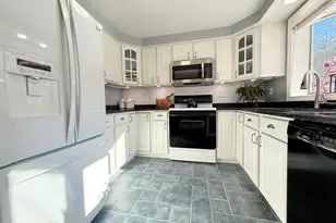 32 Kimball Pl, Claremont, NH 03743 - Photo 6